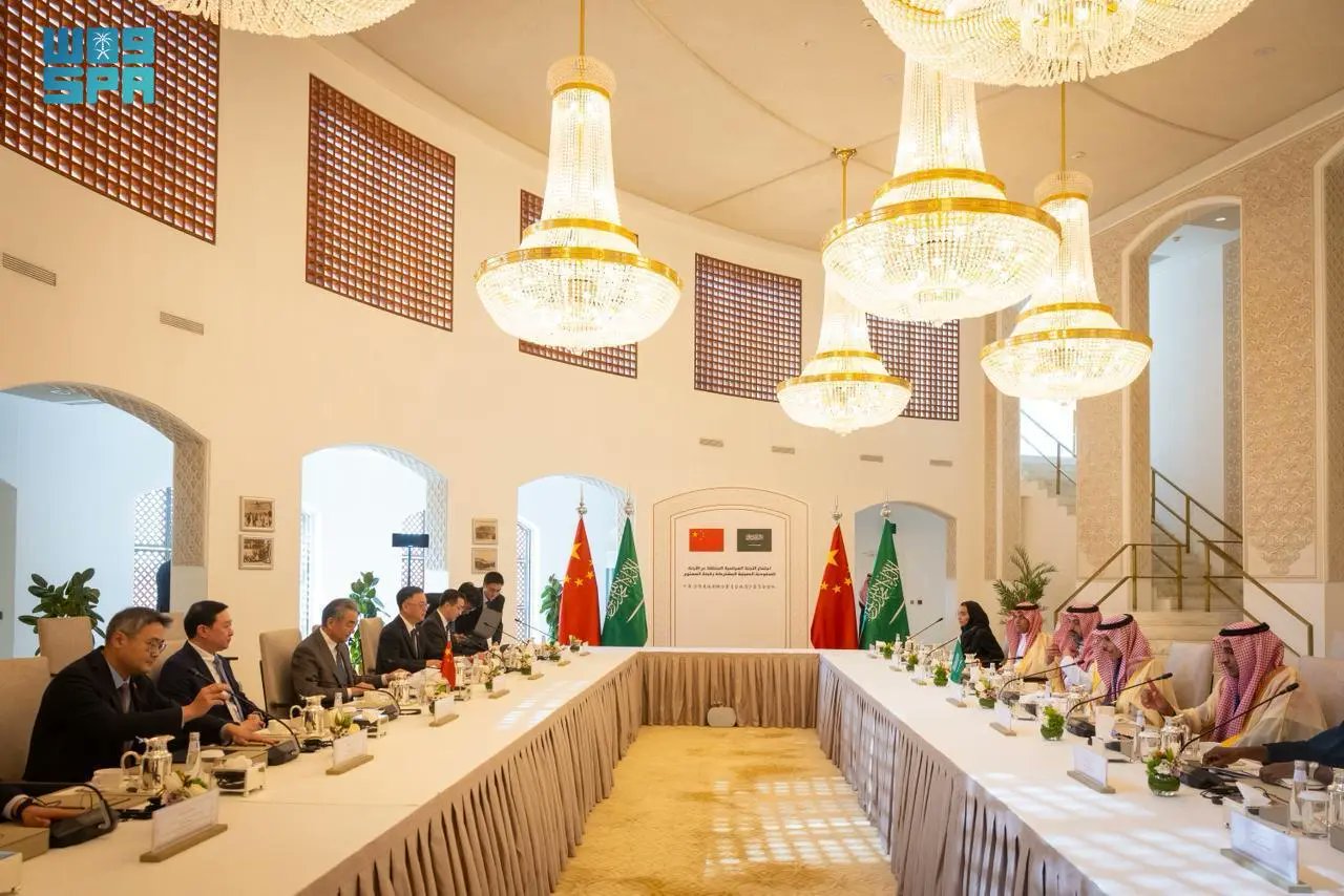 التوقيع على اتفاقية الإعفاء المتبادل من التأشيرة بين السعودية و الصين لحاملي جوازات السفر "الدبلوماسية والخاصة والخدمة"، وذلك خلال اجتماع اللجنة السياسية المنبثقة عن اللجنة السعودية الصينية المشتركة، الذي عقده في الرياض اليوم وزير الخارجية السعودي الأمير فيصل بن فرحان ووزير الخارجية الصيني وانج يي. الصين تعرب عن استعدادها للمشاركة في اكسبو 2030 الذي تستضيفه السعودية. أكد الجانبين تبادل الدعم في قضايا المصالح الحيوية للبلدين 