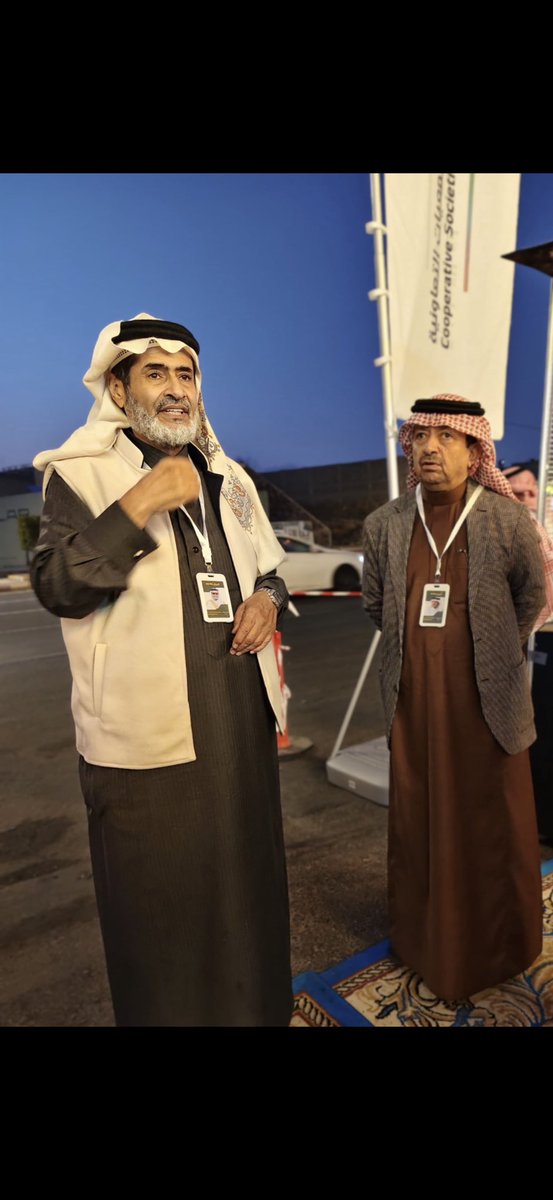 صورة ترمز للوفاء و الصداقه و الخوّه (( الصادقه ))
التي قلّت في هذا الزمان ..

عبدالله ابن صد القحطاني و أبوي 👑 .

اسأل الله العظيم أن يحفظكم و أن يديم خوّتكم و أن يطوّل بأعماركم 
🤍🤍🙏🏻