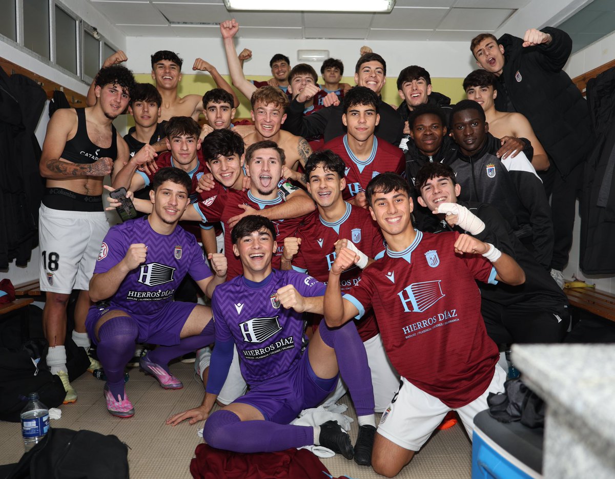 Un pasito más hacia el objetivo 🫡
Que siga la racha de nuestro DH 🤍🖤
Orgullosos de vosotros 🙌🏽