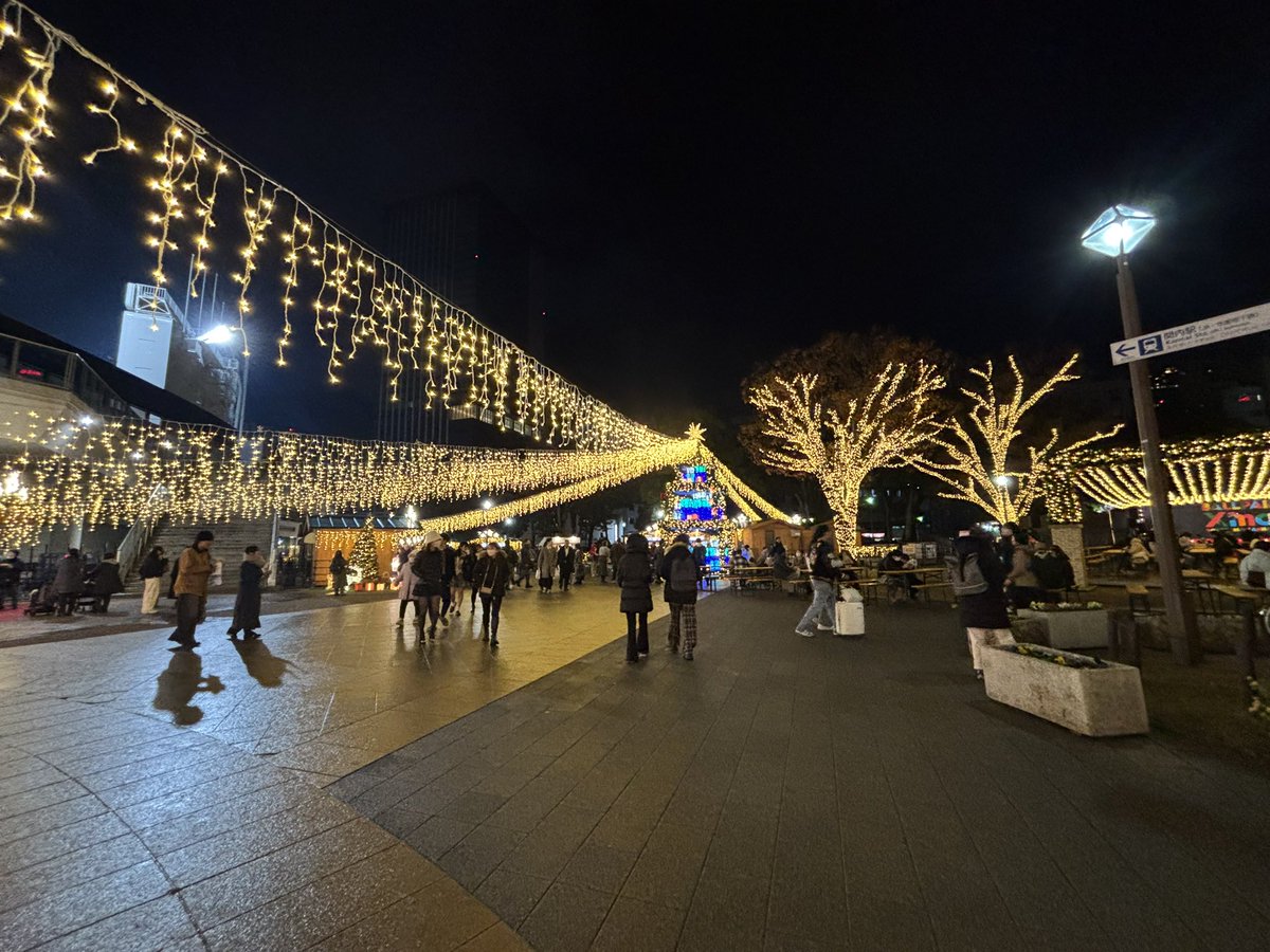 japantravelbug's tweet photo. Loved the new Christmas market at YOKOHAMA Stadium! Free and fantastic ambience, mostly food huttes with a few craft booths selling German crafts.  Live music too!

https://t.co/wfw0F6qtC8 https://t.co/Sc9DqDqugH