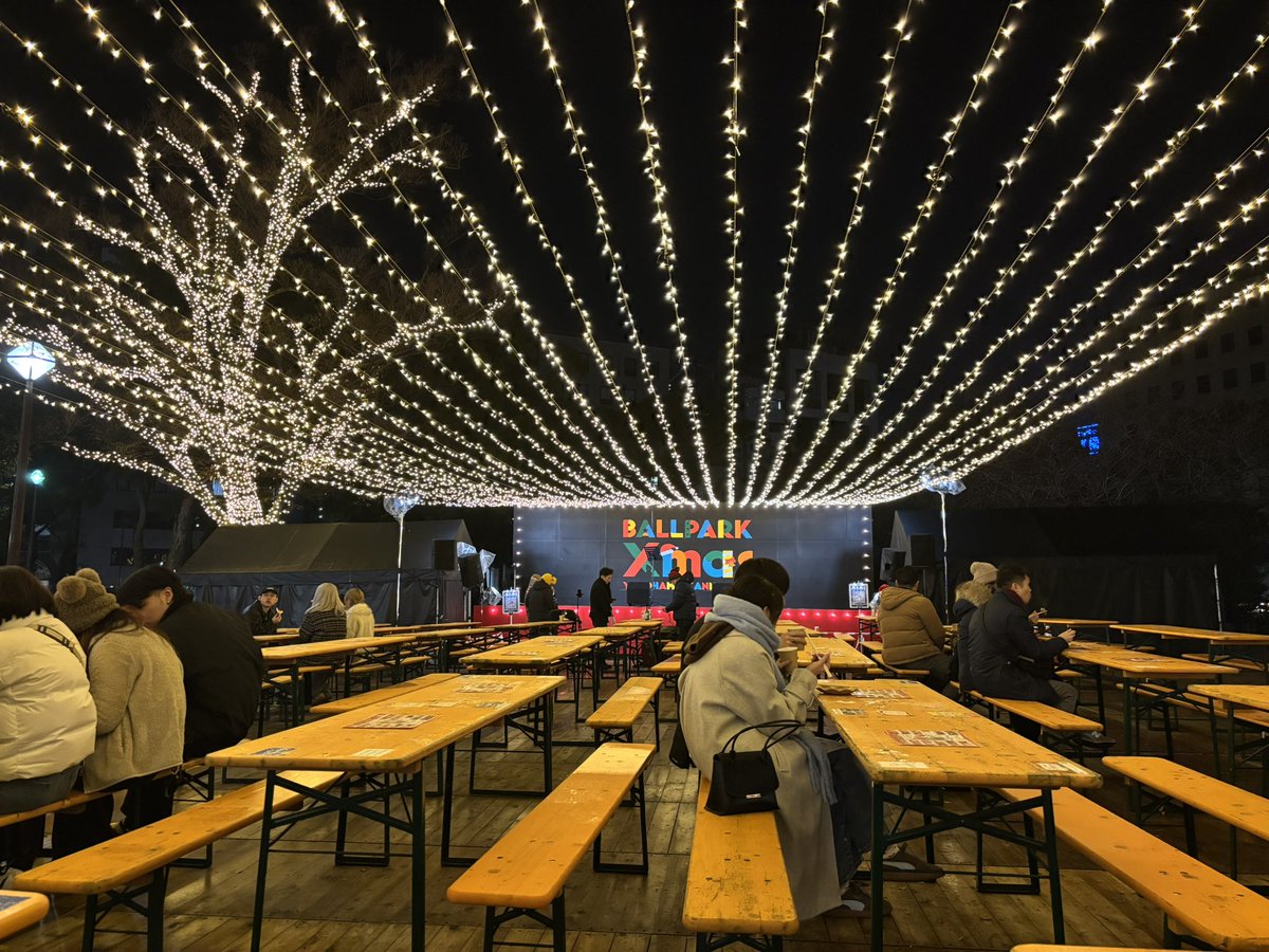 japantravelbug's tweet photo. Loved the new Christmas market at YOKOHAMA Stadium! Free and fantastic ambience, mostly food huttes with a few craft booths selling German crafts.  Live music too!

https://t.co/wfw0F6qtC8 https://t.co/Sc9DqDqugH
