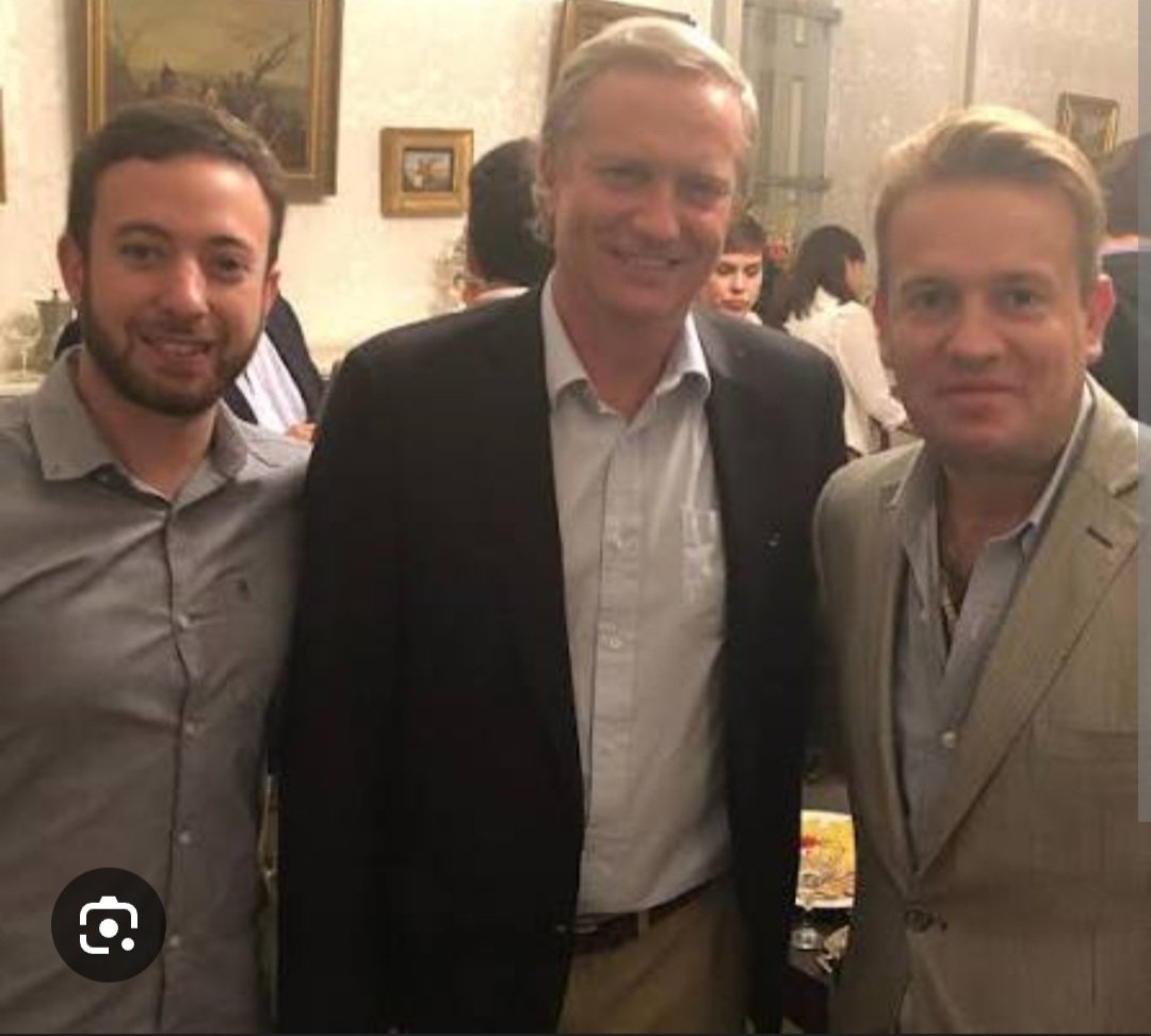 HOY <a href="/joseantoniokast/">José Antonio Kast Rist 🖐️🇨🇱</a> será el primer Presidente de Derecha en Chile después de que el Presidente Pinochet dejara el poder tras perder las elecciones de 1990. LA BATALLA CULTURAL ARRASA EN EL CONTINENTE!!!!!