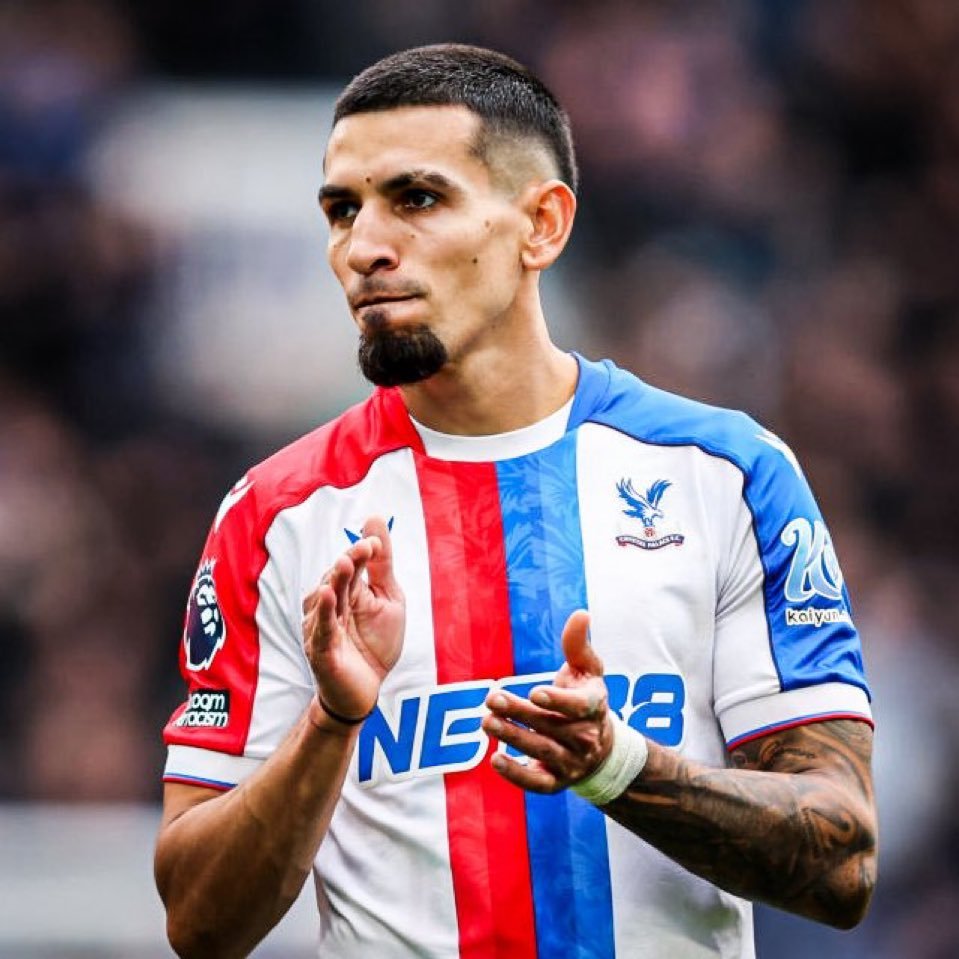 إل ناسيونال | مدرب برشلونة هانسي فليك بدأ يفقد الثقة في الظهير الأيمن جوليس كوندي، ومستعد للسماح بمغادرته إذا بدأت محادثات الانتقال بسعر 30 مليون يورو.. على الرغم من إصابته الأخيرة، يُعد دانيال مونيوز من كريستال بالاس الهدف الأول لاستبدال الفرنسي 