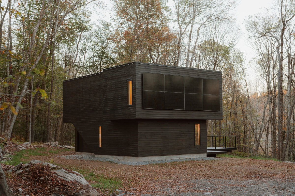 Archello's tweet photo. Forest Edge is an off-grid timber house by @MThorpeDesign, defined by FSC-certified pine cladding, radiant floor heating, and a steel cantilevered deck extending into the forest canopy.
https://t.co/n1lTjQgMac
#OffGridArchitecture #TimberConstruction #SolarPoweredDesign https://t.co/XAAaWMxTpk