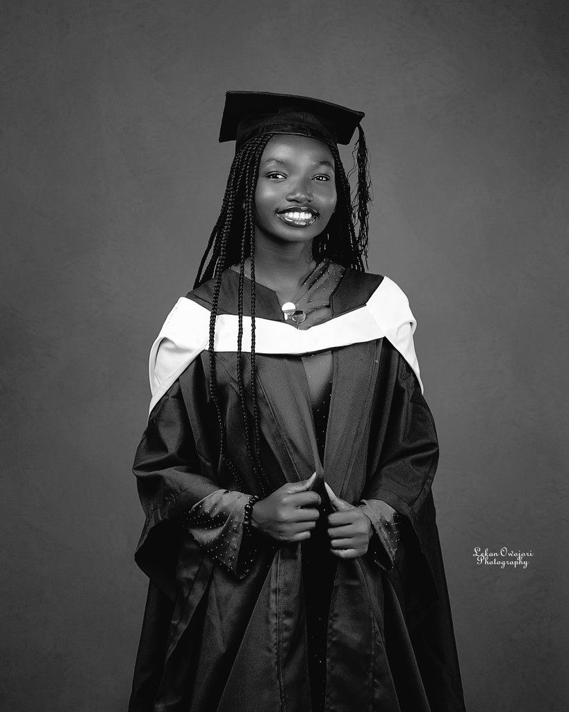 alabimercy285's tweet photo. I don graduate!!

Reintroducing:
Alabi Mercy Oluwafolakemi 
https://t.co/kYfaqYr3vQ. Accounting, MNIM, ACA in view 
Obafemi Awolowo University 

Thank you Jesus!!

#graduation #graduate #oaugraduate🎉❤️👩‍🎓 https://t.co/fdRtDIUbVu