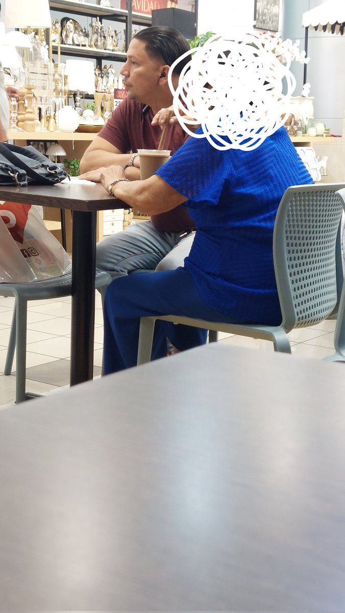 MMvlad032's tweet photo. Vamos a exponer a este señor, que en el café se Siman Metrocentro, se la paso quejando porque se estaban tardando en su pedido a sabiendas qué el lugar estaba lleno y que por ende estaban saturados. https://t.co/i640SviUWf