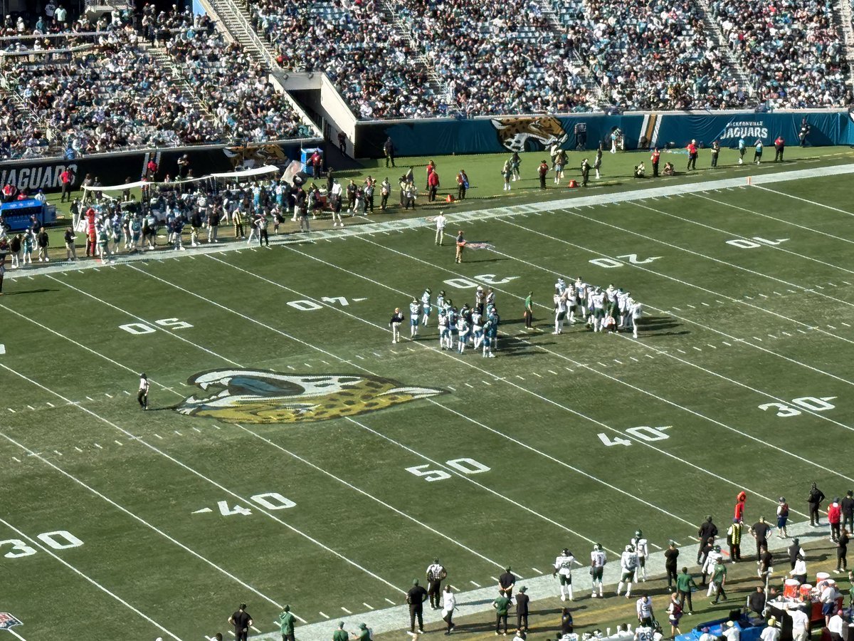 Only the jags would let the Jets score 14 with a back up QB q