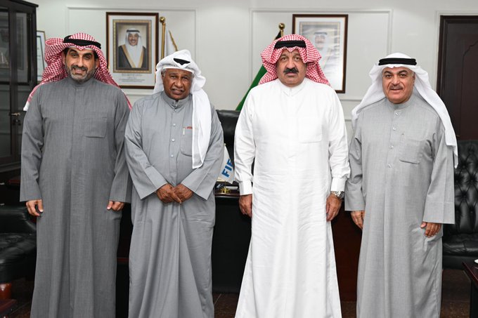 تشكيل لجنة استشارية لتقييم مشاركات المنتخبات الوطنية ورفع مستواها - الشيخ أحمد اليوسف يستقبل جواد مقصيد وسعد الحوطي في مقر اتحاد القدم - اللجنة برئاسة اليوسف وعضوية مقصيد والحوطي وآخرين - تختص بدراسة مشاركات المنتخبات الوطنية خلال الفترة الأخيرة - إعداد خطط وحلول فنية لرفع الأداء وتحقيق نتائج إيجابية 