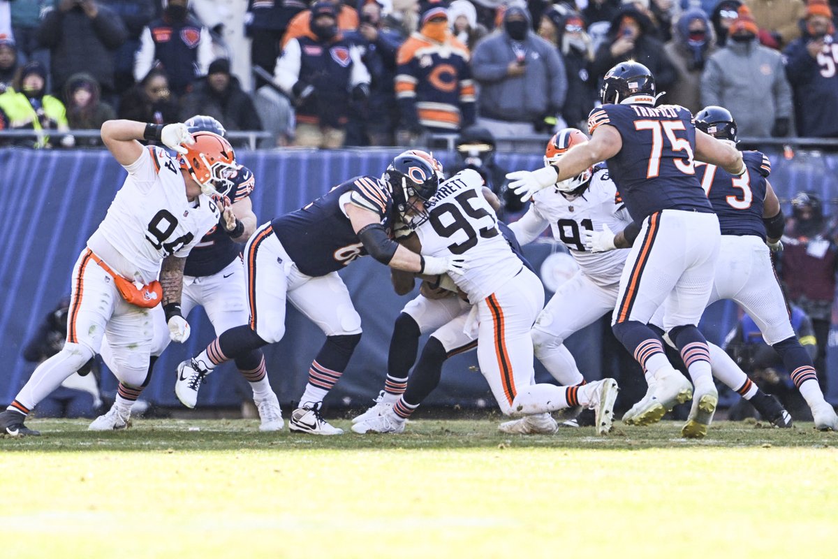 wrapped him up and brought him down 😤
#ProBowlVote x @Flash_Garrett