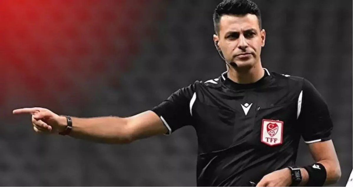 Skirinar, Sara'nın bileğine bastığında VAR olan hakem Ali Şansalan o pozisyonda Yasin Kol'u izlemeye çağırmamıştı. Şimdi monitörden izleyip El-Bilal'e kırmızı verdi. Sizin adalet anlayışınıza!
CANLI]youtube.com/live/zRaHvETO-…