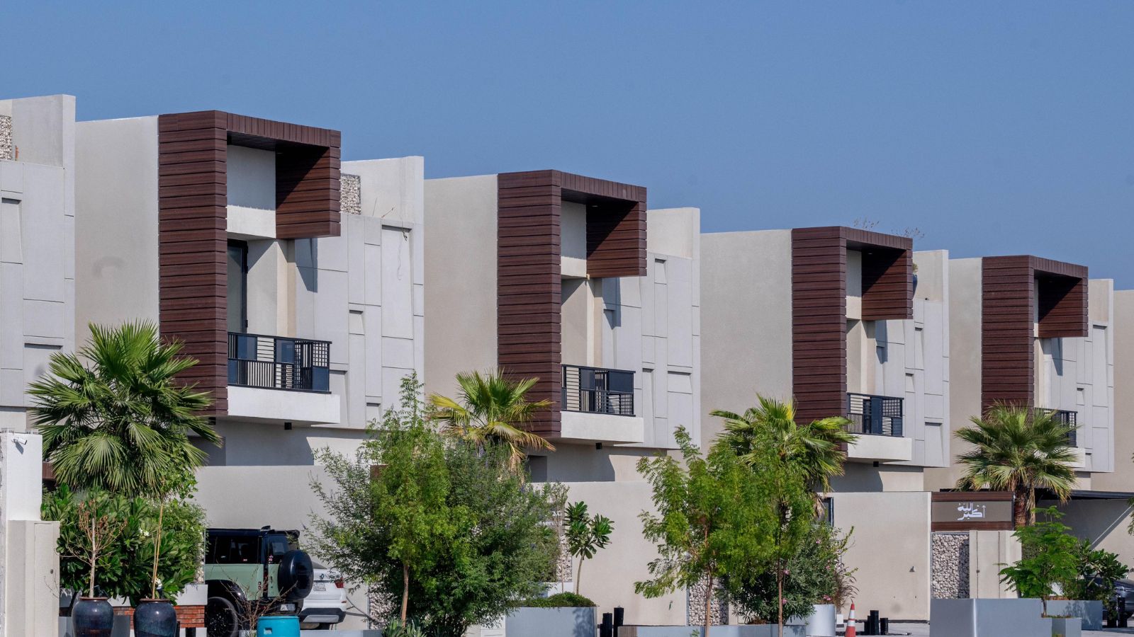 أعلنت مؤسسة الإسكان التنموي في السعودية بدء المرحلة الأولى من تسليم الوحدات السكنية للمستفيدين في مختلف المناطق، وذلك إنفاذا لتوجيه ولي العهد السعودي الأمير محمد بن سلمان بعد تبرعه بمبلغ مليار ريال للمؤسسة، بهدف دعم تمليك الإسكان للمستفيدين والأسر المستحقة 