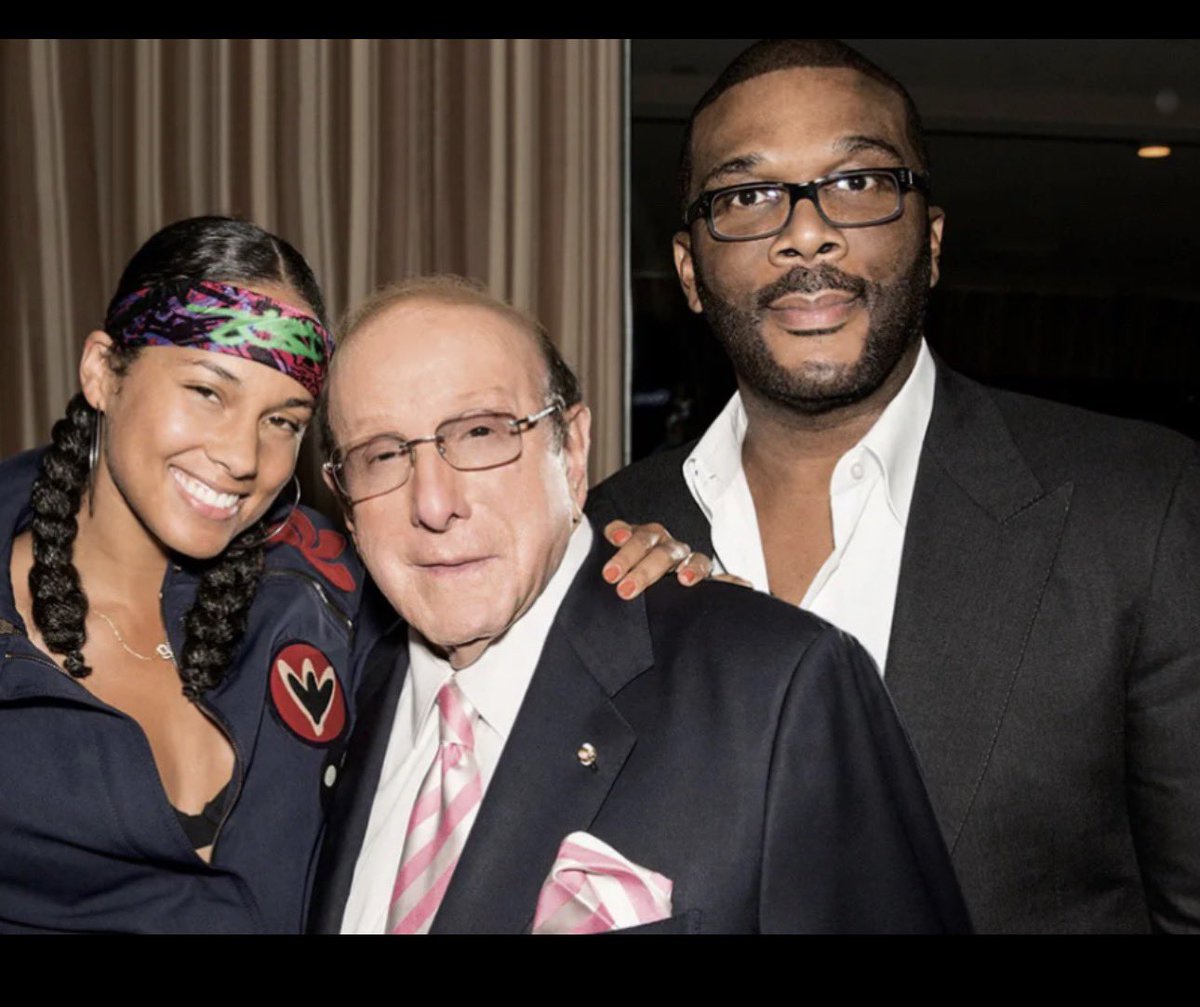 SagittariusN2U's tweet image. Are we going to get a exposing Clive Davis documentary⁉️