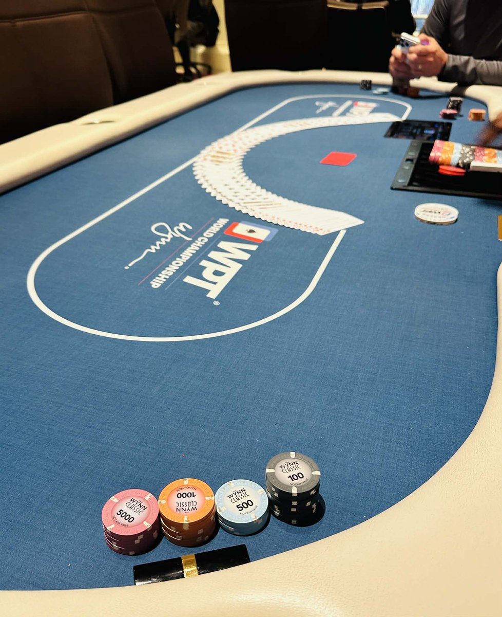 Play Pineapple Poker tweet media