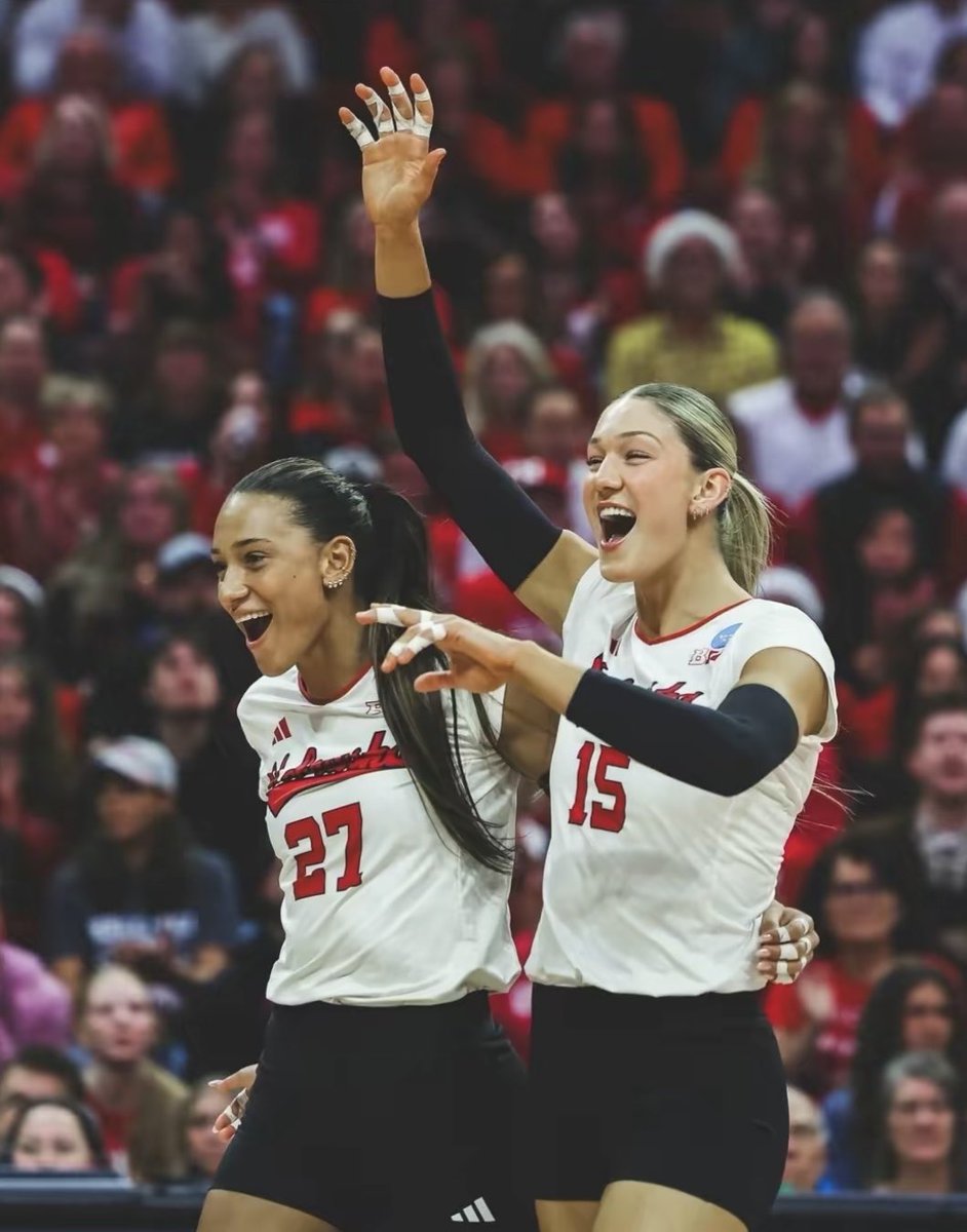 LilRedVolley's tweet image. Take us to the final four, ladies🫶❤️