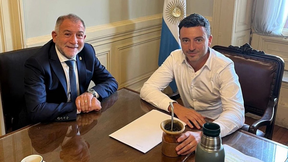 ¿Qué piensan en el juecismo de los últimos embates de De Loredo?

• El exdiputado radical aceleró su estrategia para 2027 y le exigió un “paso al costado” a Juez, a quien le recordó sus derrotas electorales. Allegados al senador aseguran que optará por el silencio, desestimaron