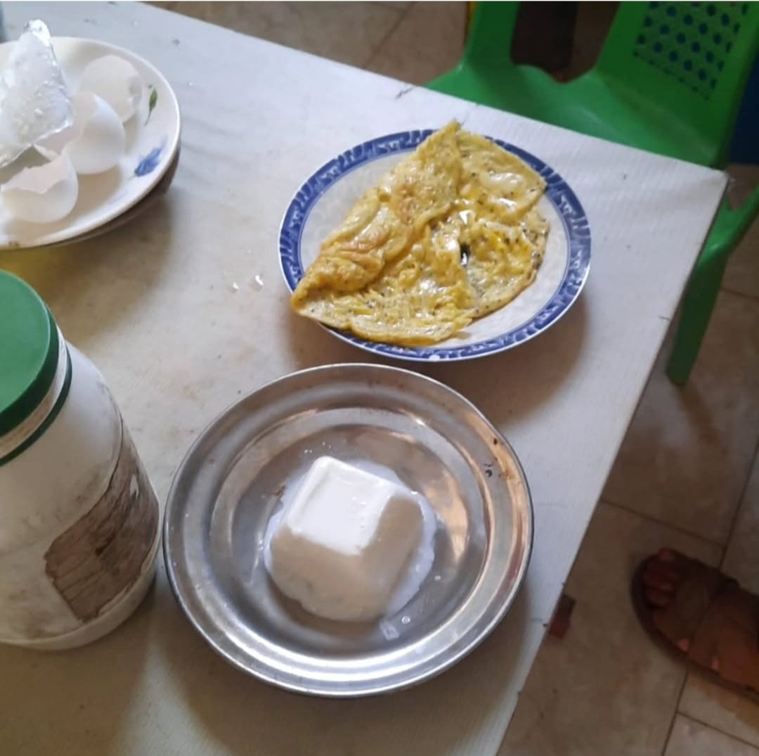 nesma_eyad's tweet photo. After 8 months of shortage, we finally have eggs 🥺🙏
Our dinner today, thanks to God and then thanks to you 💛
The more you donate and support, the more I can buy from what’s available after this long shortage 🥺🙏 https://t.co/f7Zgi5K8g0