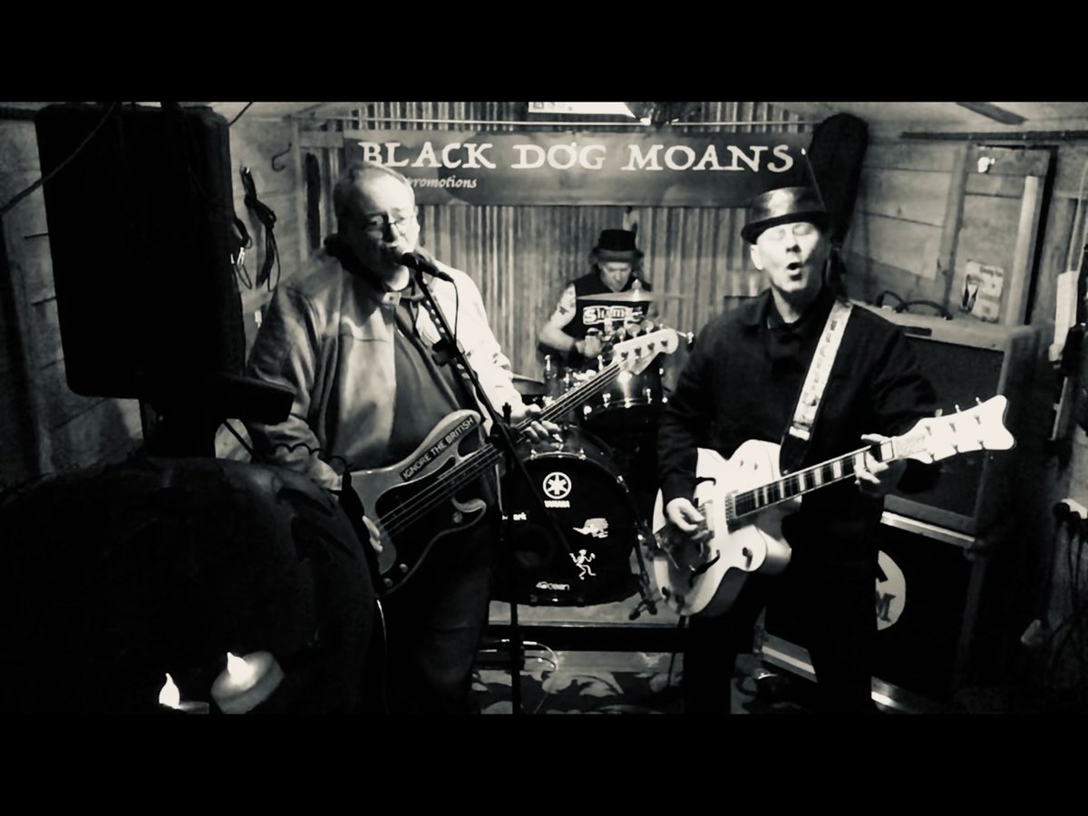 Coz we’re creatures of habit . The last couple of Xmas breaks we’ve put out a couple of rehearsal room videos. This year is no exception. So next Friday 19th we’ll lob a video up of a previous unplayed song new to our set list. #supportlocalmusic #3pieceband #Llanrwst #northwales