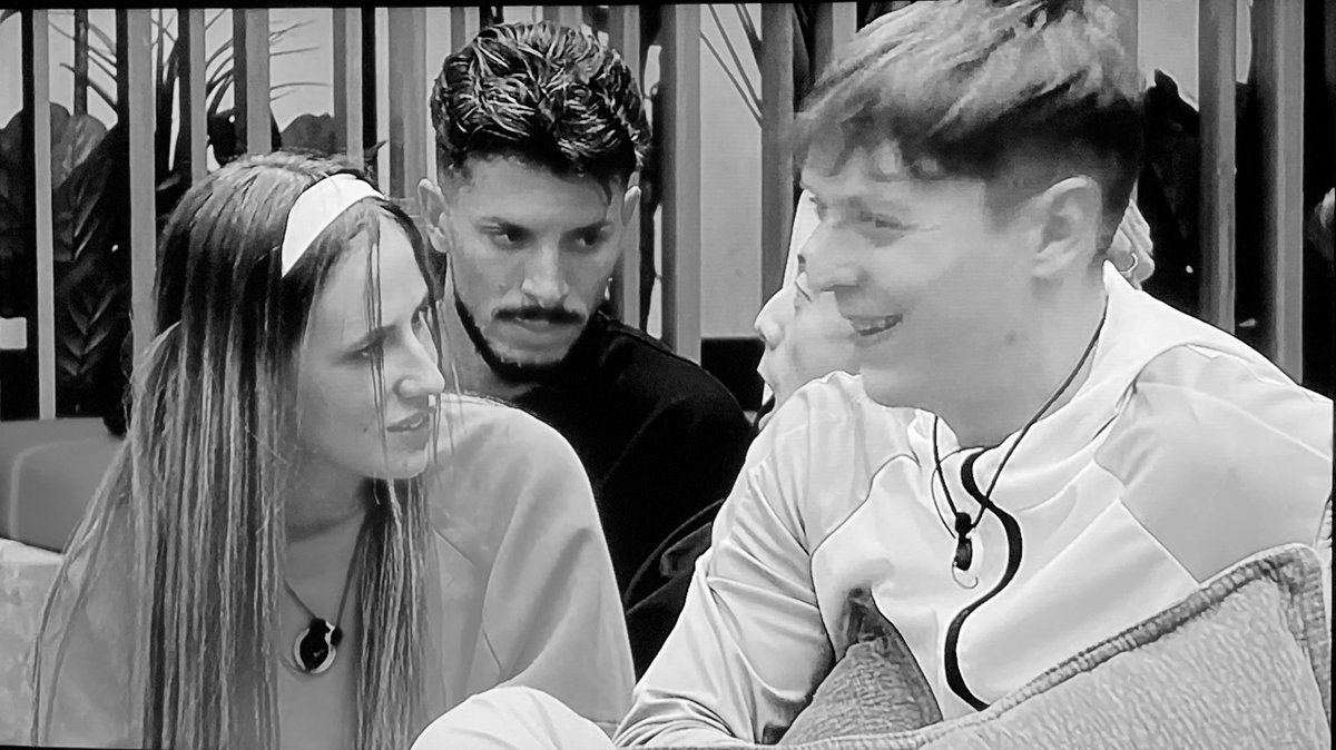 Hoy reencuentro del dúo dinámico. Su hermanita pequeña vuelve a Guadalix, ya ha dicho esta tarde que la echa de menos. Una pena que no este Aroa en la final, RAÚL GANADOR  #GH14D.