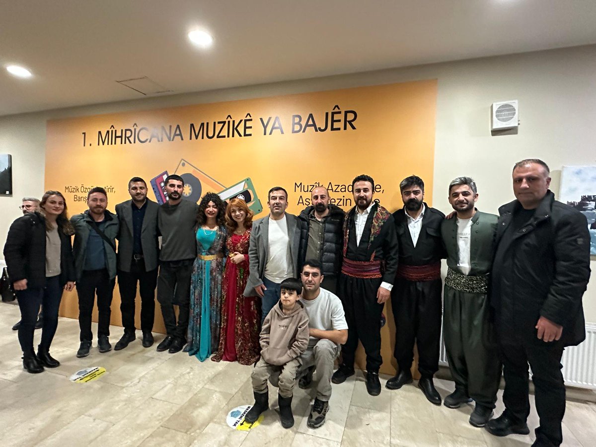 EgitimSenVan's tweet photo. Mîhrîcana Muzîkê ya Wanê, ku ji hêla Platforma Muzîkê ya Bajêr û şaredariyên navçeyan ve hat organîzekirin îro bi konserta fînalê ya Koma Muzîkê ya Egîtîm Senê jî cih girtî bi dawî bû. https://t.co/ISQ9oJ79Ai