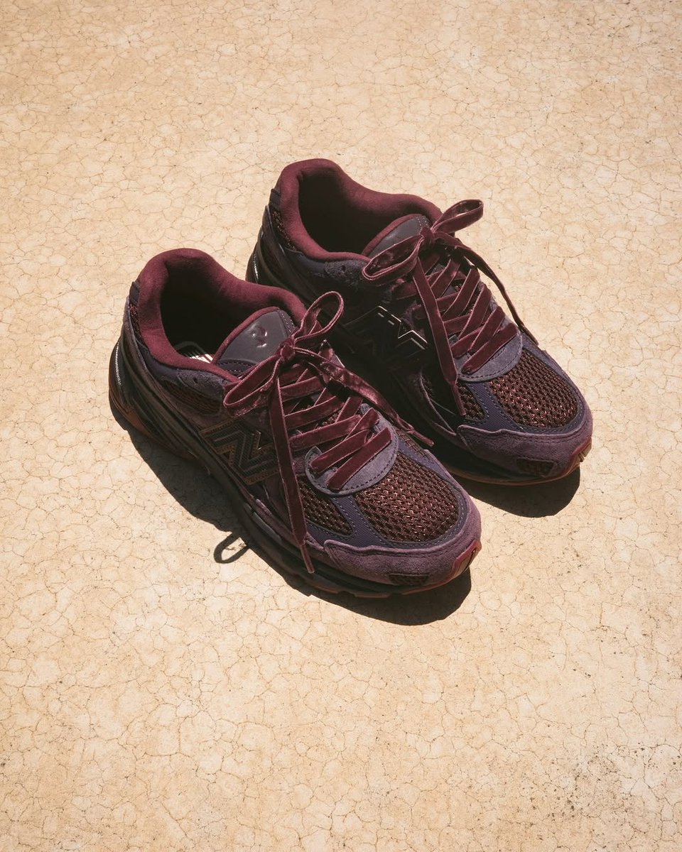 JustFreshKicks's tweet image. Dropping December 17th 🍷
Rich Paul x New Balance ABZORB 2010 
=&amp;gt; bit.ly/499s4ut