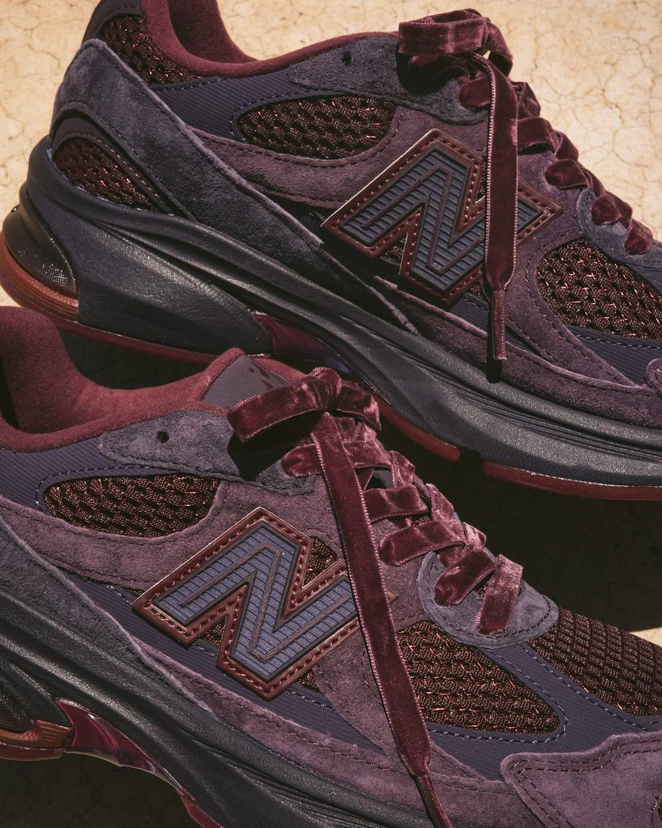 JustFreshKicks's tweet image. Dropping December 17th 🍷
Rich Paul x New Balance ABZORB 2010 
=&amp;gt; bit.ly/499s4ut