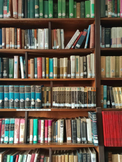 sfpl's tweet photo. The #InterlibraryLoan dept will be on break from Dec 17, 2025 until Jan 1, 2026. New requests for materials won't be processed during this period so please save requests until the new year. Requests prior to Dec 17 will still be processed for loan when they arrive in the mail. https://t.co/BMbybIO6Zg