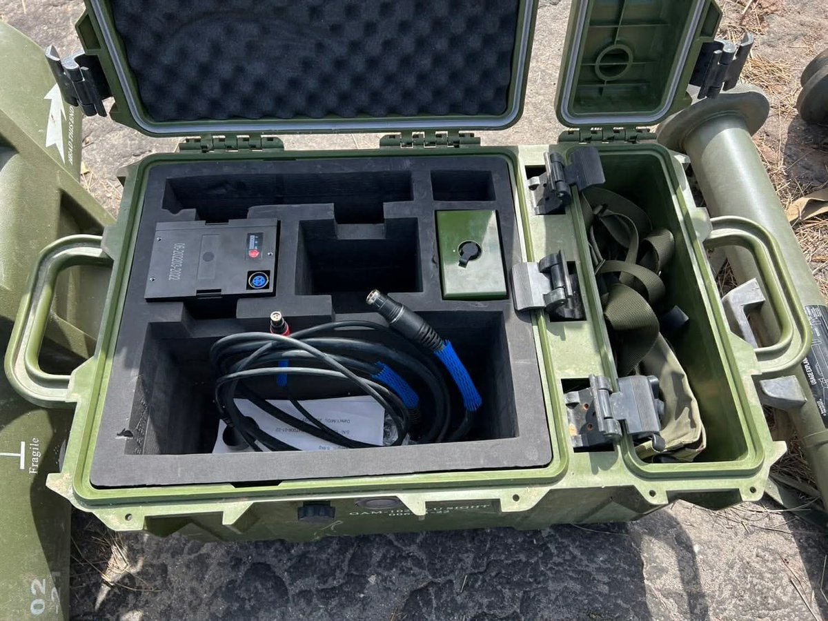 TRUFAULT's tweet photo. Las Tropas tailandesas capturaron un gran número de misiles multipropósito de ultra largo alcance de quinta generación #GAM102LR, de fabricación china, a las fuerzas camboyanas en la Colina 677. https://t.co/73uBuL0RrS