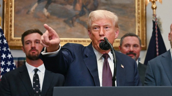 🚨 INVESTING : "Trump: I tassi d'interesse stanno scendendo nonostante il presidente della Fed Powell"