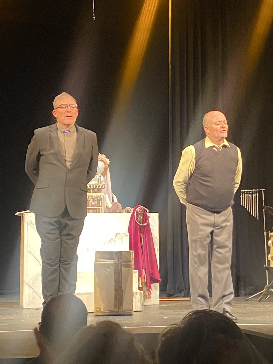 LauraBorras's tweet image. Quin tip de riure amb “Histèria Any Zero”! Tarda de riure fins acabar extenuats al Teatre de Sarrià amb els grans @tonialba i @Fermi_Fdes.
Gràcies, gràcies, gràcies! 
Si podeu veure-la aquests dies de Nadal: no us la perdeu. Regaleu teatre, que és vida!