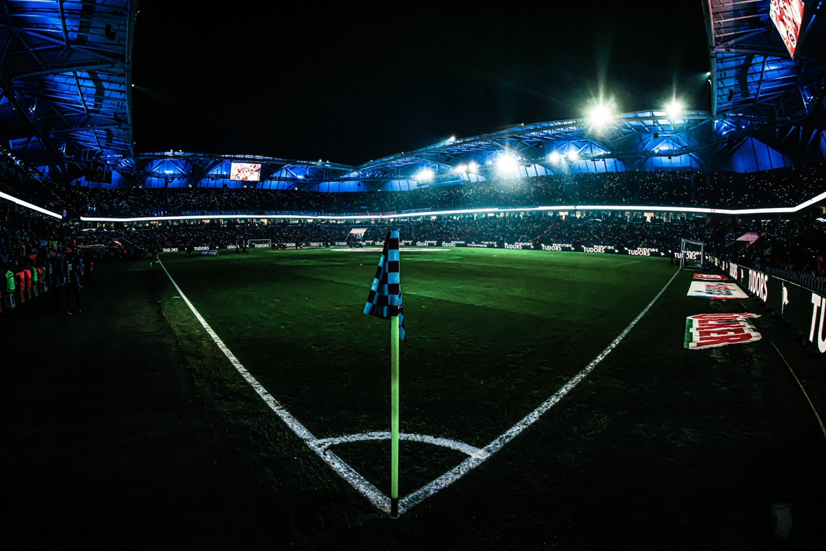 Kavgaysa kavga, mücadeleyse mücadele!

Biz birlikte olduğumuz sürece her zaman AYAKTA KALARAK dimdik savaşmaya devam edeceğiz. 

Yılmadan, yıkılmadan, inatla, azimle, birbirimize kenetlenerek hayallerimize yürüyeceğiz.

Bu yolda bugün takımına sahip çıkarak 90 dakika boyunca