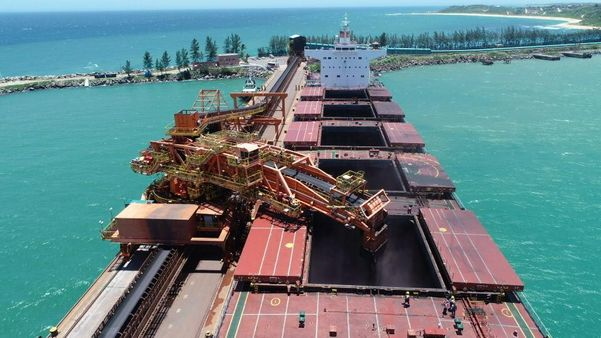 .<a href="/Abdo_Filho/">Abdo Filho</a> | Porto de Ubu alcança marca histórica [ h.leia.ag/a/B73C/mpztmjp ]

Ubu, que é da Samarco, é o segundo maior terminal de minério do Espírito Santo, atrás de Tubarão, da Vale, e está entre os maiores do Brasil