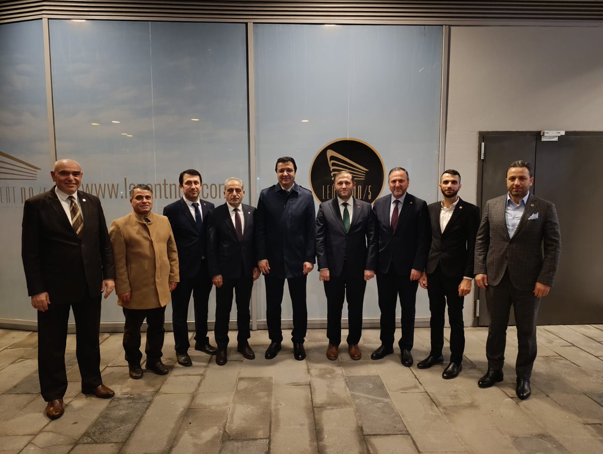 İlçe başkanımız Av. Mahir Sezgin ve ilçe başkan yardımcılarımız Genel Başkanımız sayın Mahmut Arıkan beyin Lider Haber Tv’deki programına eşlik etti.