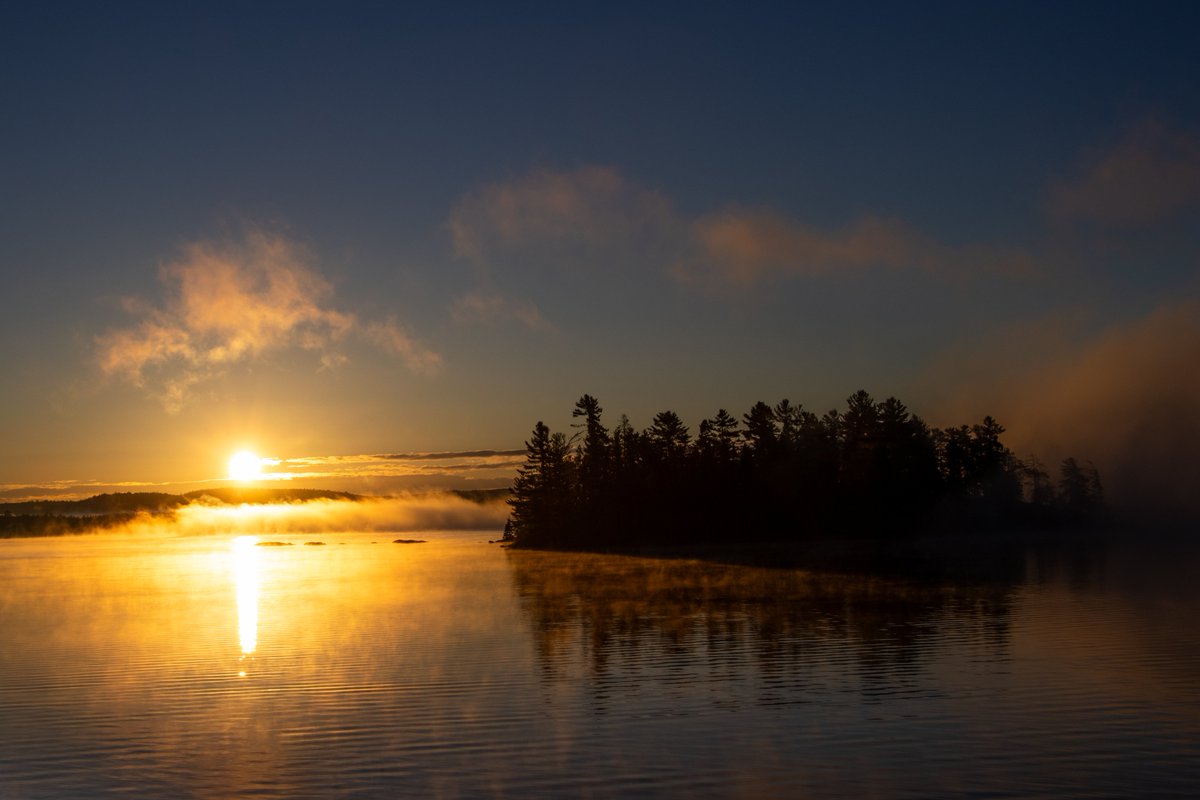 francesco_berri's tweet photo. One of the most beautiful sunrises I have experienced in Algonquin https://t.co/NqWSjrlHbw