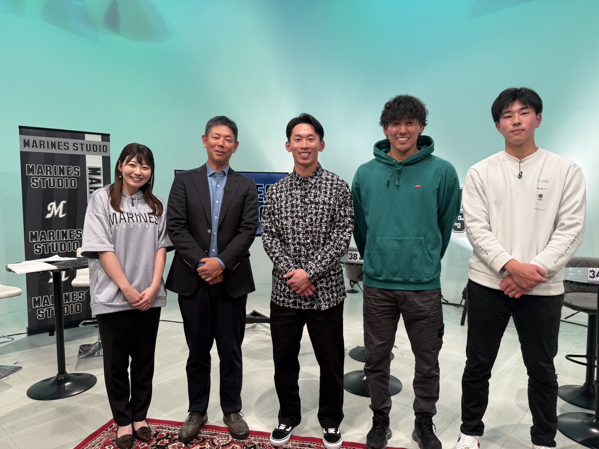 chibalotte_pr's tweet image. 昨日、千葉テレビ「MARINES STUDIO」の収録に #髙部瑛斗 選手、#高野脩汰 投手、#吉川悠斗 投手が参加しました。
マリーンズOB #清水直行 さんに盛り上げてもらい、楽しい収録となりました！
#chibalotte #広報