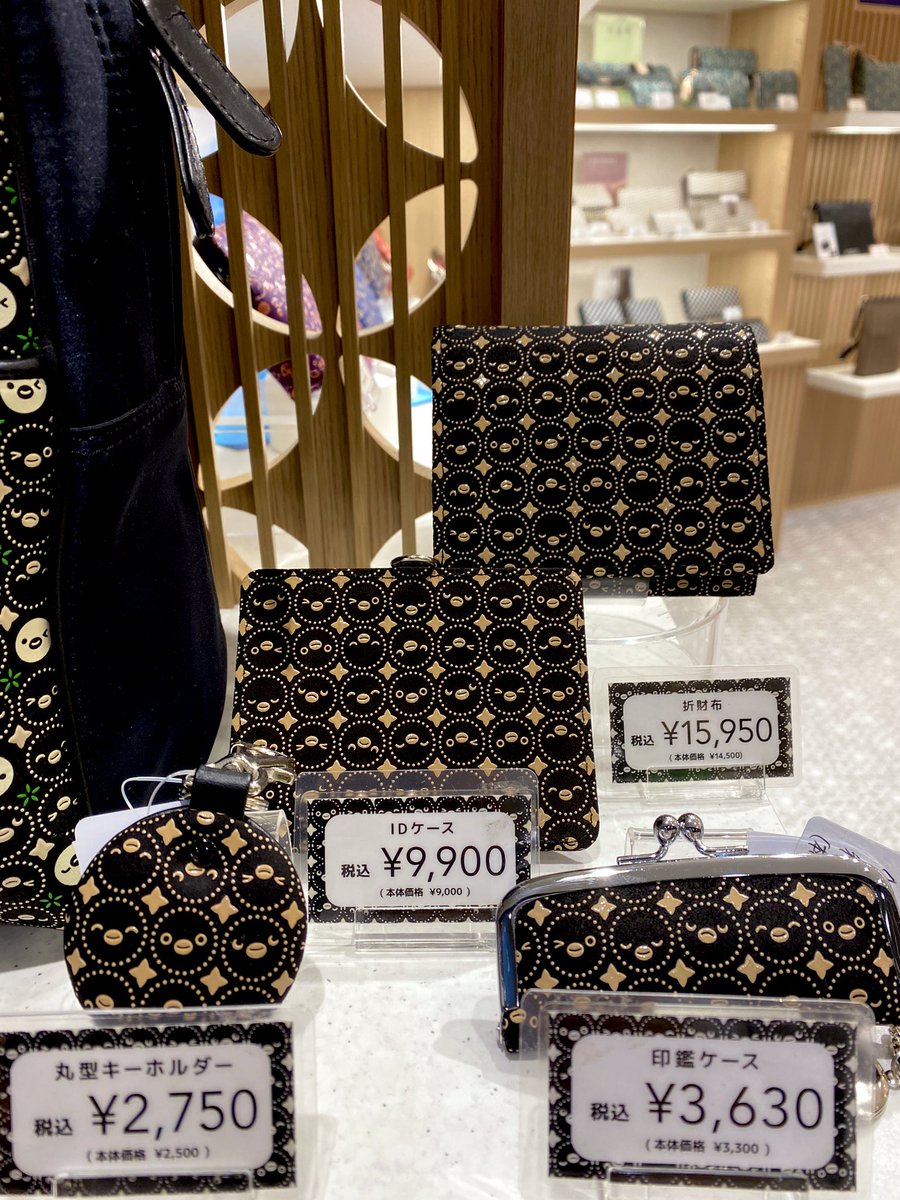 🐧Suicaのペンギン入荷のお知らせ🐧
こんにちは！
Suicaのペンギンシリーズ、形や色、絵柄は様々ですが、極少量の入荷です✨
こちらは全体的に数が少ないアイテムもありますので、販売は店頭のみとさせて頂きます。
皆様のご来店、お待ちしております😊

#東京駅　#印伝　#suicaのペンギン