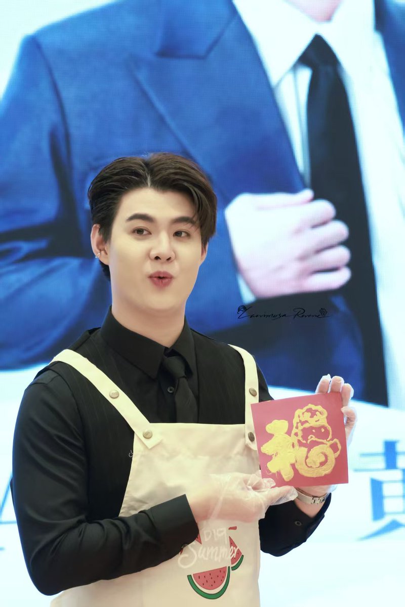 อรุณสวัสดิ์ 15.12 2025
เมื่อวานน้องได้พบปะแฟนๆได้รับความรักความอบอุ่นแฟนๆให้การต้อนรับอย่างดี เก็บเป็นกำลังใจเป็นพลังบวกให้ก้าวเดินต่อไปน้า
ถ้าไม่มีงานด่วน น้องก็อยู่เที่ยวที่จีน พักผ่อนฮีลใจ ไหว้พระใดๆ ไม่ต้องรีบกลับนะครับ
🥰❤️👶
#Saint_sup #MingEr 
Cr.Owner
งาน #SaintFMHangzhou