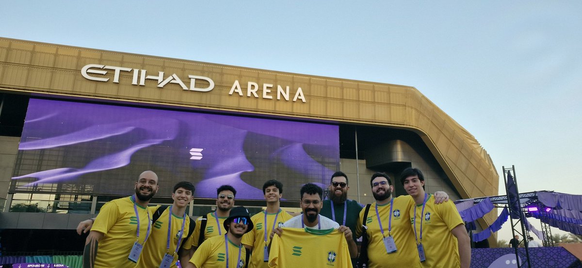 Breakpoint is over. Time to head back home!

It was my first time at @SolanaConf. Probably the best event for meaningful connections I have ever  been on Crypto.

And it was even more special thanks to the <a href="/SuperteamBR/">Superteam Brasil</a>.

Thanks my friends, you are one of the reasons that I'm