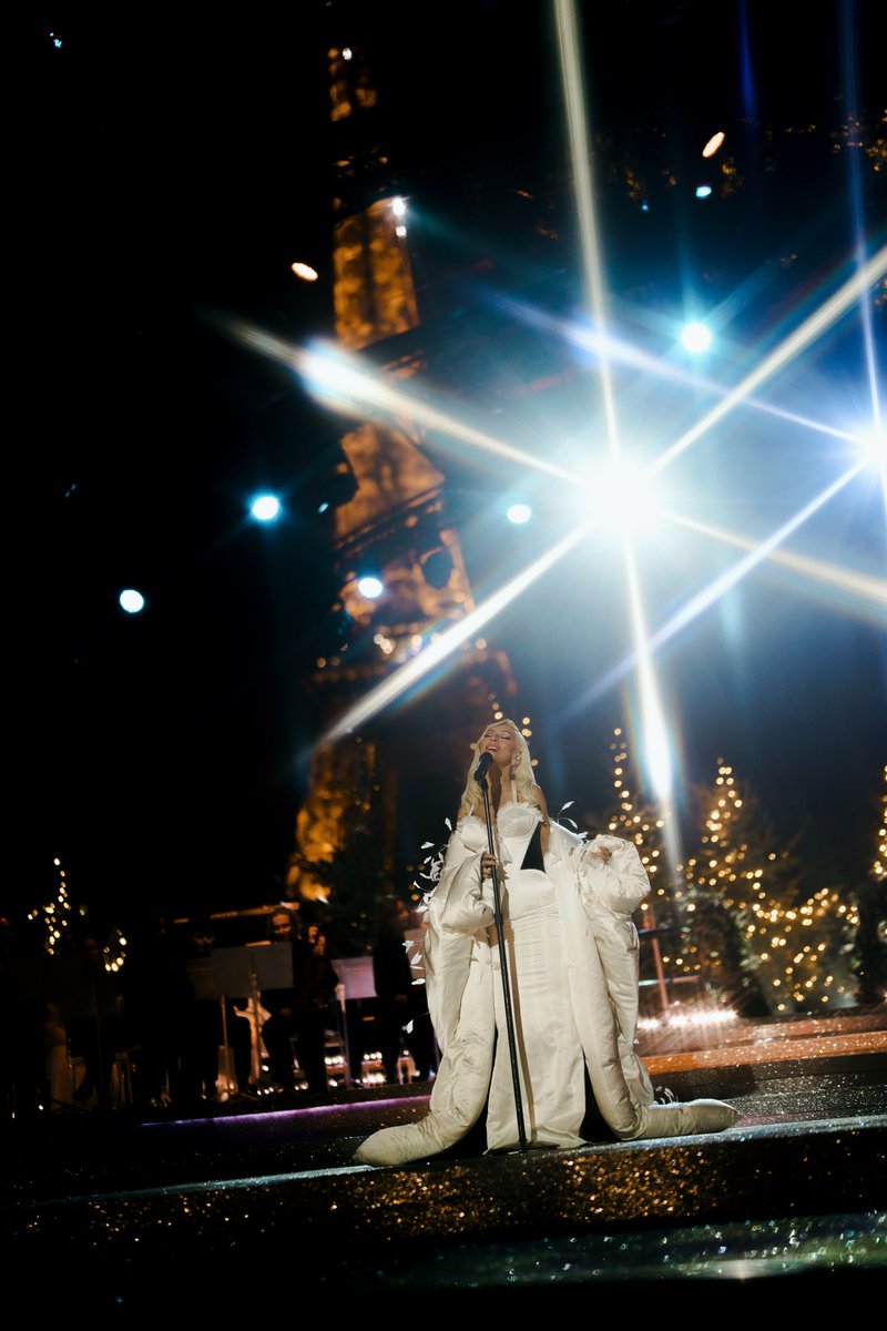 xtina's tweet image. Christmas in Paris is here ✨ The live album and film are out now…From my heart to yours, Merry Christmas xx 

Xtina.lnk.to/christmasinpar…