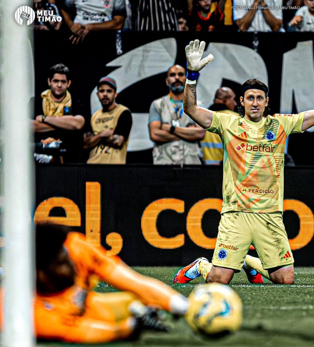 Uma das fotos mais f... da história recente do futebol brasileiro. Que imagem! Pqp...

Que foto, <a href="/DFDaniloFoto/">Danilo Fernandes</a>! Vc é craque d+!

#Corinthians