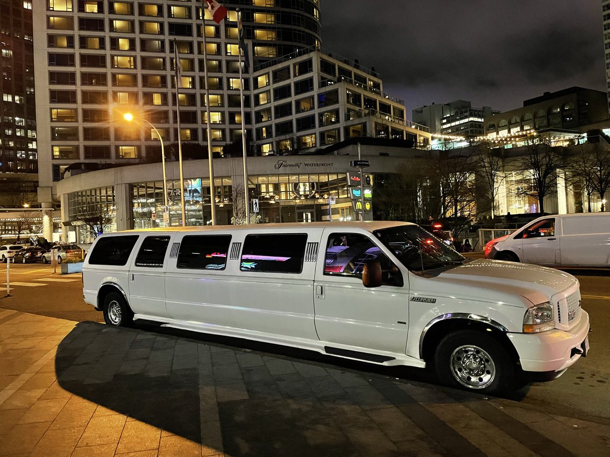 vanroyallimo's tweet photo. Travel in comfort and style for Christmas with Royal Limousine Service! https://t.co/TnSRx7aYXm
