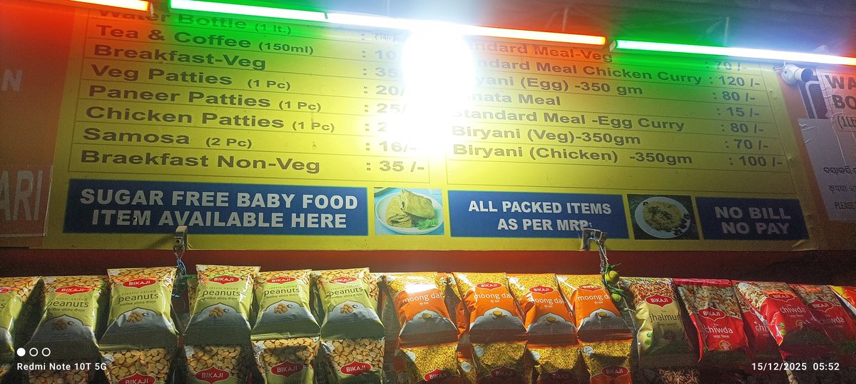 NagenTaldi's tweet photo. @RailwaySeva In Bhubaneswar Railway station Platform number 1 ( Catering Stall no 1). Tea &amp; Coffee price Rs 10 but he collected Rs 15 on the platform. He(Blue Jacket) refused to give in Rs10.  Lisence name - M/S- Deepali Kumari @DRMKhurdaRoad https://t.co/GUp1ii43KN
