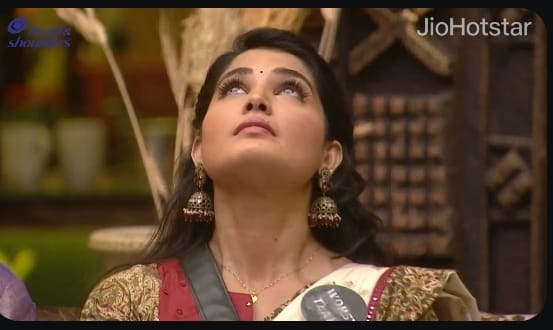 Zaraah115's tweet photo. Sandra didint slut shame Divya 
Sandra didint create any disgusting narrative like Divya PR is insinuating 
Sandra took Divya as her  sister 
Divya betrayed Sandra the moment she said she thinks Sandra will be evicted instead of FJ 
Sandra is 🤍🩷🤍 #WeLoveSandra #BiggBossTamil9 https://t.co/PXTuwQyuNz