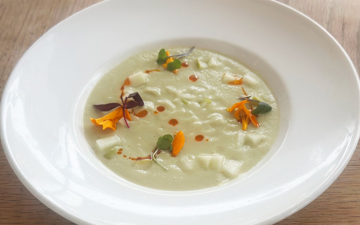 Conversation Starters

Winter Little Gem Salad
snap pea · pickled asian pear · blood orange · passion fruit vinaigrette

Cauliflower Soup
coconut milk · pickled apple · vadouvan · chili oil · ed

BOOK sevenrooms.com/reservations/c…

Enjoy sumptuous and nutritious flavors and textures.