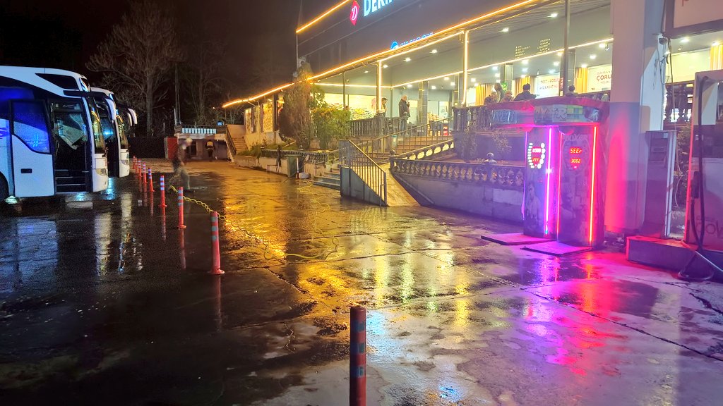 Kimisi "dinlenme tesisi" soğuğuna özlem duyar. 
Bu tesis ve soğuğun yaşattığı psikoloji bir başkadır. 
Nerede o soğuklar 😭🤗
<a href="/HavaForum/">Hava Forum</a> 
#havadurumu