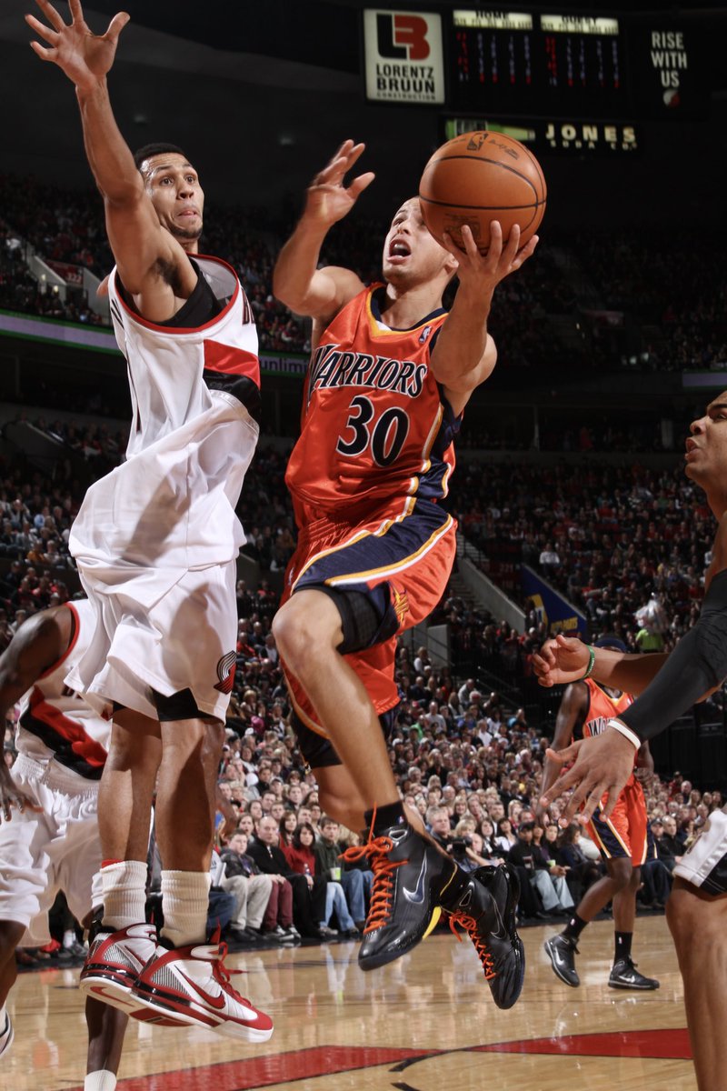 nicekicks's tweet image. The last time Brandon Roy wore his Nike Air Max Rise PE was in 2010 against none other than.. Stephen Curry 🔥 @NickDePaula