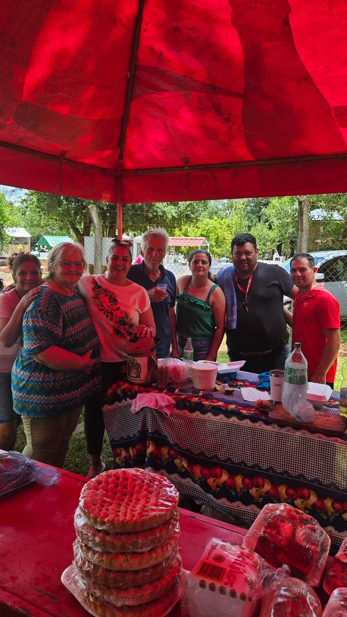 NatyEn's tweet photo. Hoy participé de la comilona a beneficio de la salud de la USF del Barrio Santo Domingo, una valiosa iniciativa en apoyo al fortalecimiento de los servicios.🏥

Destaco especialmente la participación de vecinas y vecinos, cuyo compromiso y colaboración hicieron posible el https://t.co/cGPt8lXpbH