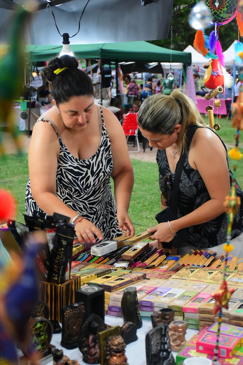 🎄 Estamos a full con las ferias de mujeres emprendedoras 💚
En lo que va de diciembre ya pasaron 2 ferias de la Escuela de Mujeres Emprendedoras de la <a href="/CCARICorrientes/">Coalición Cívica ARI Corrientes</a> y fueron hermosas.
+60 mujeres mostrando y vendiendo sus emprendimientos.