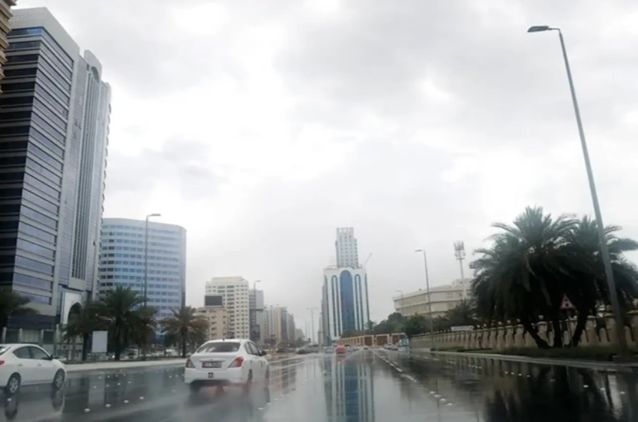 دفاع مدني أبوظبي: 6 سلوكيات يجب تجنبها خلال الأجواء الماطرة 