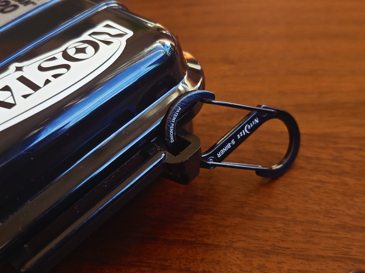 pyonps's tweet image. PelicanにNITEIZEのカラビナ組合せを合わせる。

ガッチリ守れて安心だし、自分専用感出るからイイね😉

#Pelican
#NITEIZE
#コークリミックス