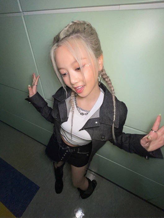 M1NQU4's tweet photo. Hi guyyyyyssss😘
🖤🤍girl 입니다🎙️
오늘 무대, 첫 위버스라이브 너~~~~~무 즐거워어요!!ㅠㅠ
알파즈는 어떠셨나요????

BIG LOVE×1000000000👽🐺❤️❤️ https://t.co/KdPt1Ss0mY